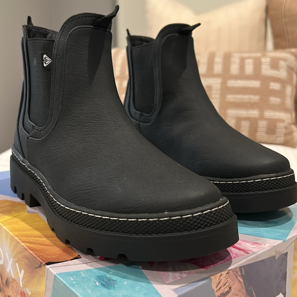Roxy Wonderland Black Chelsea Boots